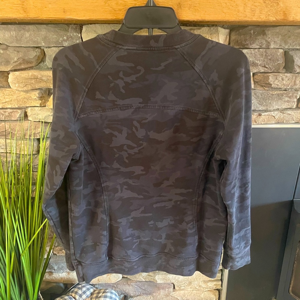 Lululemon Camo Scuba Crew - Size 10 - Picture 2 of 10
